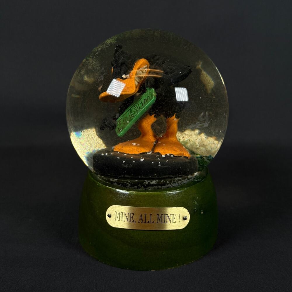Daffy duck Snowglobe WB Looney Tunes 1994 "Mine, All Mine"